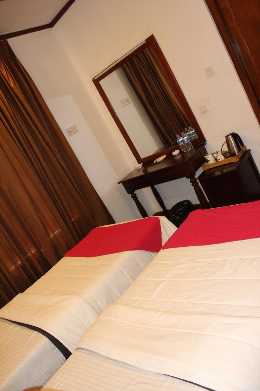 Hotel Silver Falls - นูวาราเอลิยา ภายนอก รูปภาพ