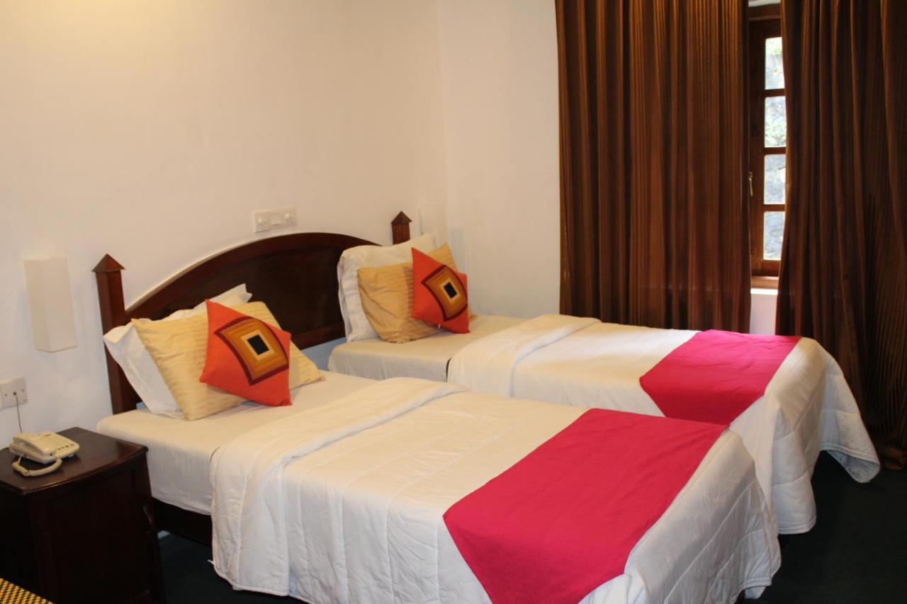 Hotel Silver Falls - นูวาราเอลิยา ภายนอก รูปภาพ